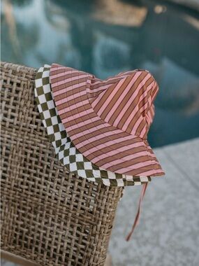 Forever French size 2/3 years striped Sun hat